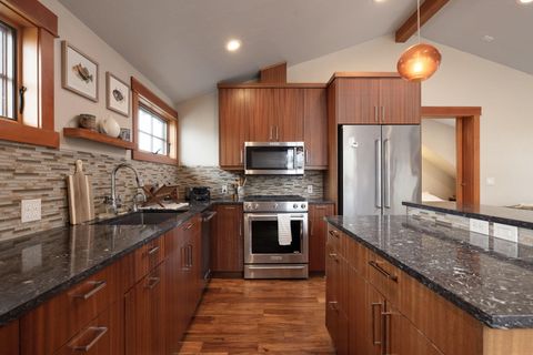 Tiny photo for 314 NW Georgia Avenue, Bend, OR 97703 (MLS # 220212242)