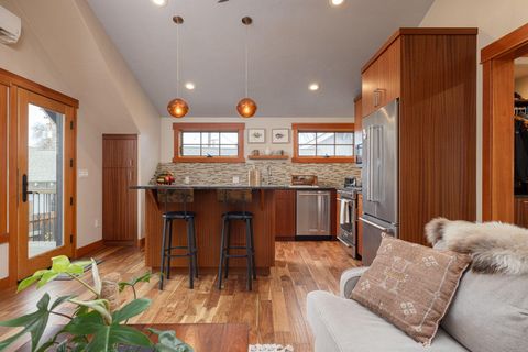 Tiny photo for 314 NW Georgia Avenue, Bend, OR 97703 (MLS # 220212242)