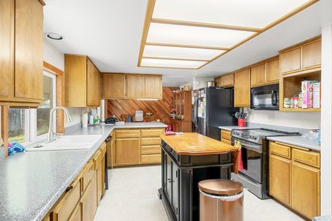 Tiny photo for 1855 Nancy Avenue, Central Point, OR 97502 (MLS # 220214824)