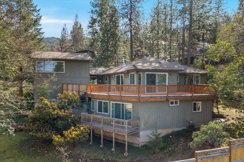 Photo of 1105 Ivy Lane, Ashland, OR 97520 (MLS # 220217274)