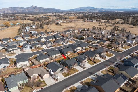 Tiny photo for 725 NE Redwood Avenue, Redmond, OR 97756 (MLS # 220215439)