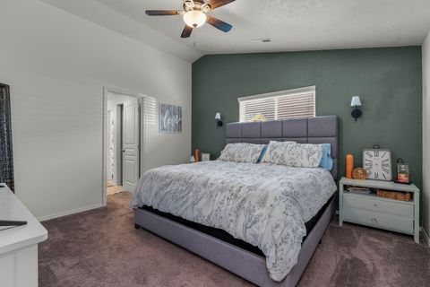 Tiny photo for 725 NE Redwood Avenue, Redmond, OR 97756 (MLS # 220215439)