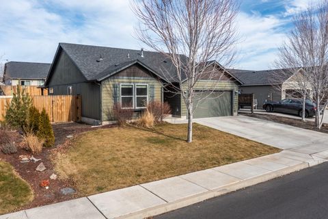 Tiny photo for 725 NE Redwood Avenue, Redmond, OR 97756 (MLS # 220215439)