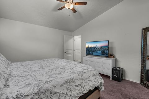 Tiny photo for 725 NE Redwood Avenue, Redmond, OR 97756 (MLS # 220215439)