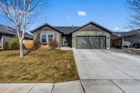 Tiny photo for 725 NE Redwood Avenue, Redmond, OR 97756 (MLS # 220215439)