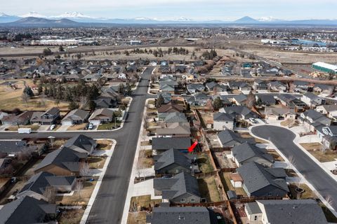 Tiny photo for 725 NE Redwood Avenue, Redmond, OR 97756 (MLS # 220215439)