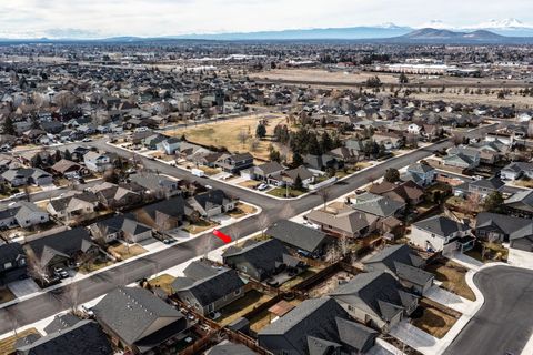 Tiny photo for 725 NE Redwood Avenue, Redmond, OR 97756 (MLS # 220215439)