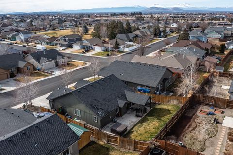 Tiny photo for 725 NE Redwood Avenue, Redmond, OR 97756 (MLS # 220215439)