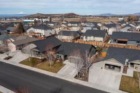 Tiny photo for 725 NE Redwood Avenue, Redmond, OR 97756 (MLS # 220215439)