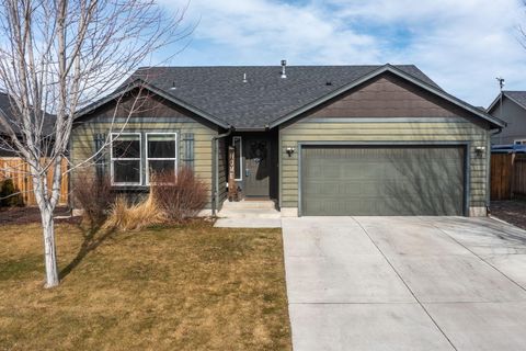 Tiny photo for 725 NE Redwood Avenue, Redmond, OR 97756 (MLS # 220215439)