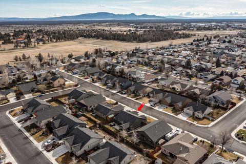 Tiny photo for 725 NE Redwood Avenue, Redmond, OR 97756 (MLS # 220215439)