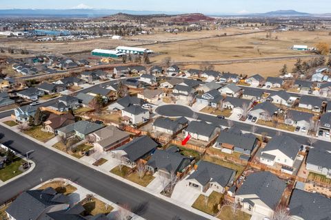 Tiny photo for 725 NE Redwood Avenue, Redmond, OR 97756 (MLS # 220215439)