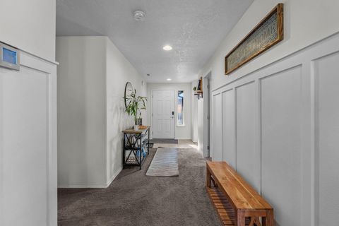 Tiny photo for 725 NE Redwood Avenue, Redmond, OR 97756 (MLS # 220215439)