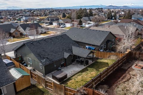 Tiny photo for 725 NE Redwood Avenue, Redmond, OR 97756 (MLS # 220215439)