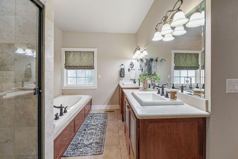 Tiny photo for 210 Bellerive Drive, Eagle Point, OR 97524 (MLS # 220219952)