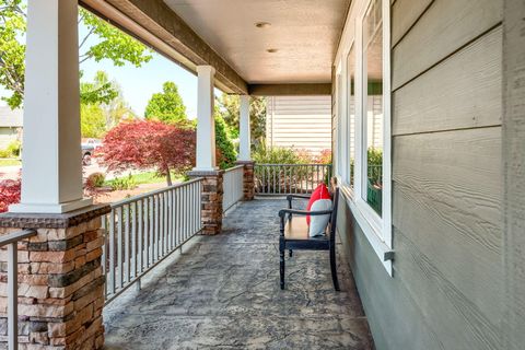 Tiny photo for 210 Bellerive Drive, Eagle Point, OR 97524 (MLS # 220219952)