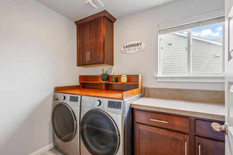 Tiny photo for 16500 Pine Creek Drive, La Pine, OR 97739 (MLS # 220214991)