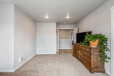 Tiny photo for 16500 Pine Creek Drive, La Pine, OR 97739 (MLS # 220214991)