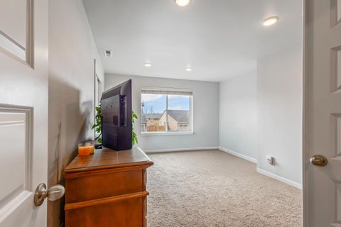 Tiny photo for 16500 Pine Creek Drive, La Pine, OR 97739 (MLS # 220214991)