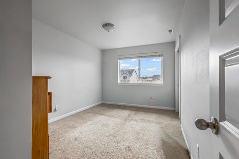 Tiny photo for 16500 Pine Creek Drive, La Pine, OR 97739 (MLS # 220214991)