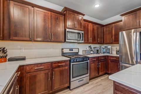 Tiny photo for 16500 Pine Creek Drive, La Pine, OR 97739 (MLS # 220214991)