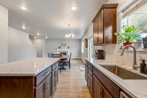 Tiny photo for 16500 Pine Creek Drive, La Pine, OR 97739 (MLS # 220214991)