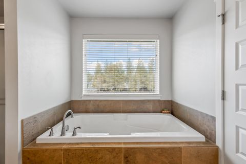 Tiny photo for 16500 Pine Creek Drive, La Pine, OR 97739 (MLS # 220214991)