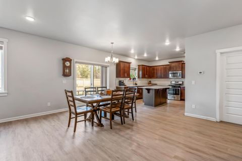 Tiny photo for 16500 Pine Creek Drive, La Pine, OR 97739 (MLS # 220214991)