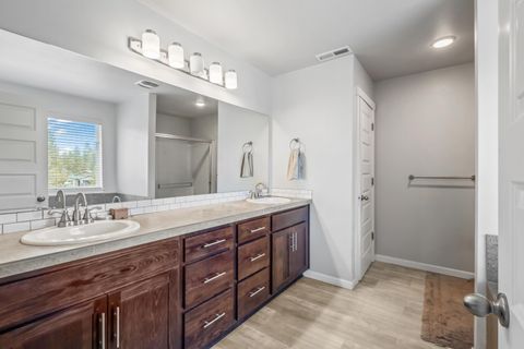 Tiny photo for 16500 Pine Creek Drive, La Pine, OR 97739 (MLS # 220214991)