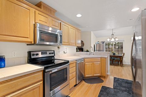 Tiny photo for 2719 SW Garden Meadow Drive, Grants Pass, OR 97527 (MLS # 220214027)