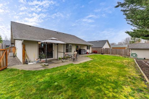 Tiny photo for 2719 SW Garden Meadow Drive, Grants Pass, OR 97527 (MLS # 220214027)