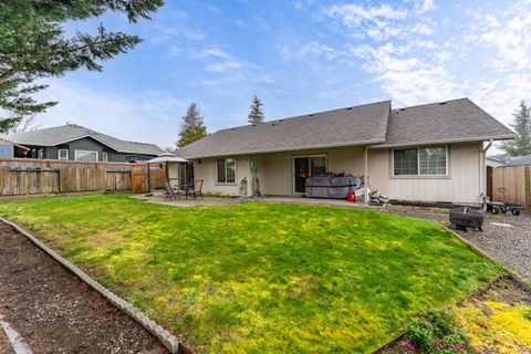Tiny photo for 2719 SW Garden Meadow Drive, Grants Pass, OR 97527 (MLS # 220214027)