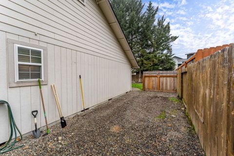 Tiny photo for 2719 SW Garden Meadow Drive, Grants Pass, OR 97527 (MLS # 220214027)