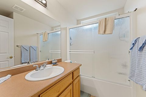 Tiny photo for 2719 SW Garden Meadow Drive, Grants Pass, OR 97527 (MLS # 220214027)