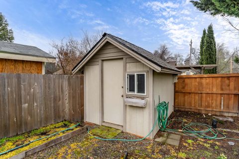 Tiny photo for 2719 SW Garden Meadow Drive, Grants Pass, OR 97527 (MLS # 220214027)