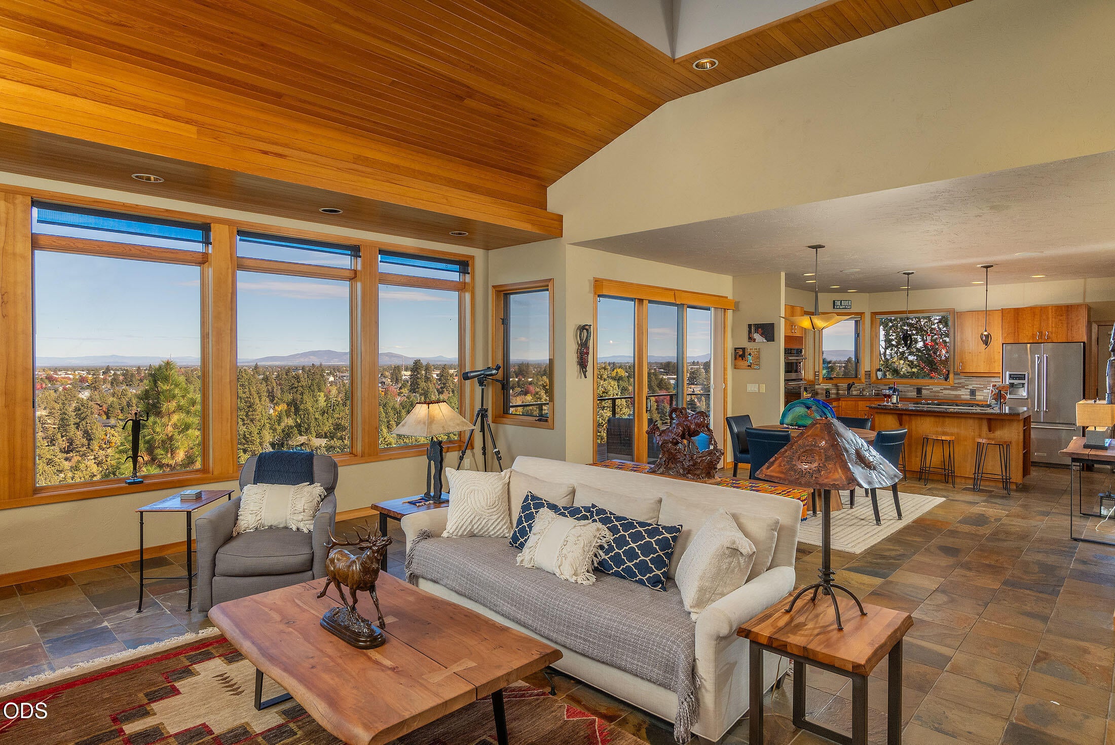 885 NW Chelsea Loop