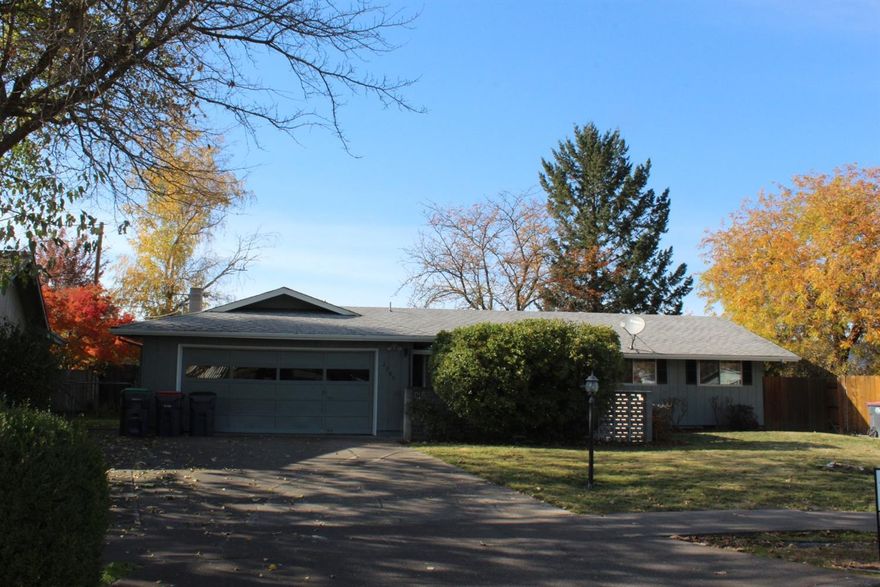 Great first time home buyer or investor home. The quite streets make it feel like you're in a culdisac with almost not through traffic. This home has 3 beds 1 & 1/2 baths, a living room and family room. Don't Miss out!