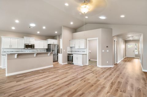 4485 SW Salmon Avenue Redmond OR 97756