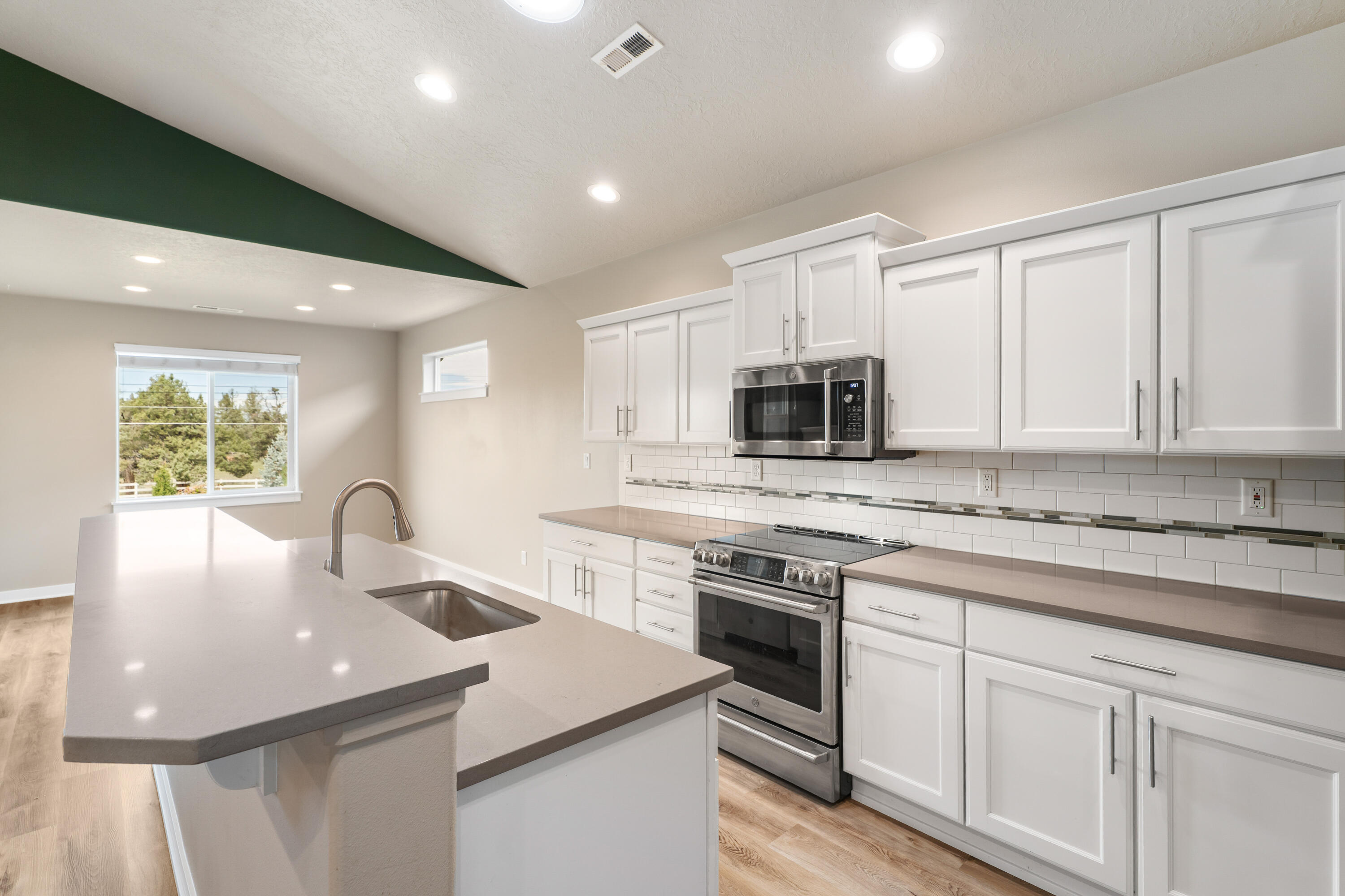 4485 SW Salmon Avenue