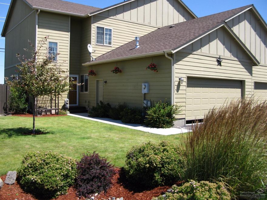 Wonderful 3 bedroom, 3 full bath home on a corner lot! This is a must see! Well maintained, open floor plan with high vaults, gas fireplace, gas forced air, central a/c with heat pump! This is a must see! Over 1700 sq ft., 2 master suites, finished double garage, landscaped, inground sprinkelrs front and back, fenced yard and much more!