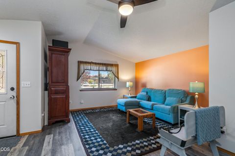 Tiny photo for 990 SE 2nd Street, Prineville, OR 97754 (MLS # 220224304)