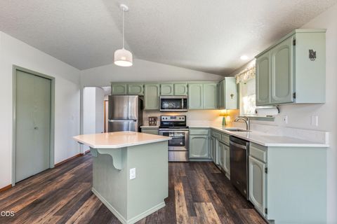 Tiny photo for 990 SE 2nd Street, Prineville, OR 97754 (MLS # 220224304)