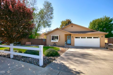 Tiny photo for 990 SE 2nd Street, Prineville, OR 97754 (MLS # 220224304)