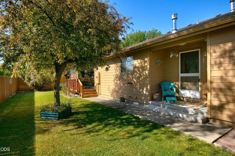 Tiny photo for 990 SE 2nd Street, Prineville, OR 97754 (MLS # 220224304)
