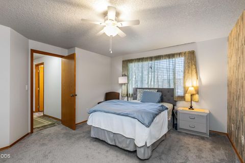 Tiny photo for 990 SE 2nd Street, Prineville, OR 97754 (MLS # 220224304)