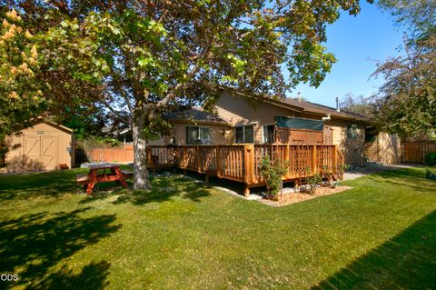 Tiny photo for 990 SE 2nd Street, Prineville, OR 97754 (MLS # 220224304)