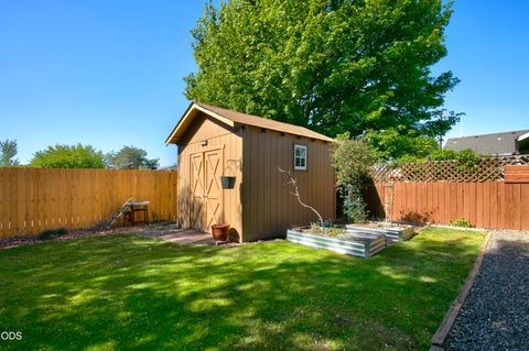 Tiny photo for 990 SE 2nd Street, Prineville, OR 97754 (MLS # 220224304)