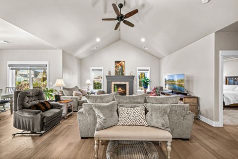 Tiny photo for 114 Connecticut Court, Medford, OR 97504 (MLS # 220217645)