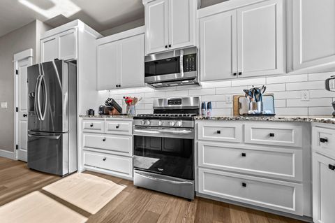 Tiny photo for 114 Connecticut Court, Medford, OR 97504 (MLS # 220217645)