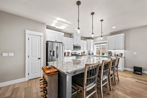 Tiny photo for 114 Connecticut Court, Medford, OR 97504 (MLS # 220217645)